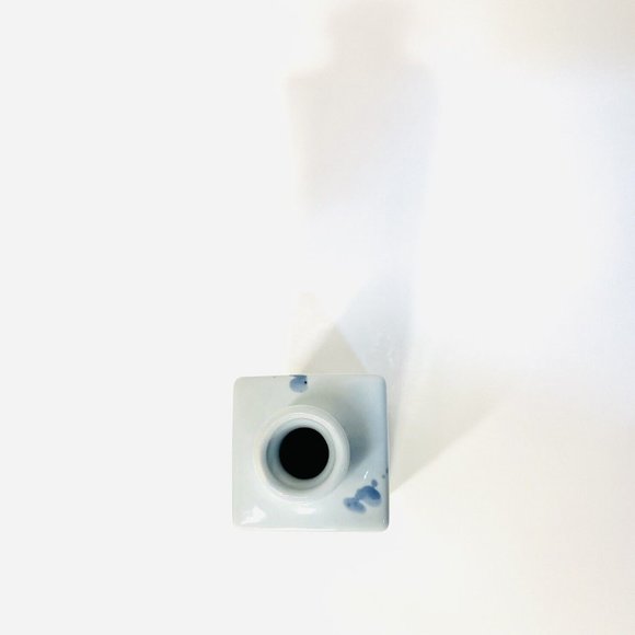 Adorable Vintage Signed Made in Japan Blue/White Hand-painted Fish Vase - Picture 6 of 8